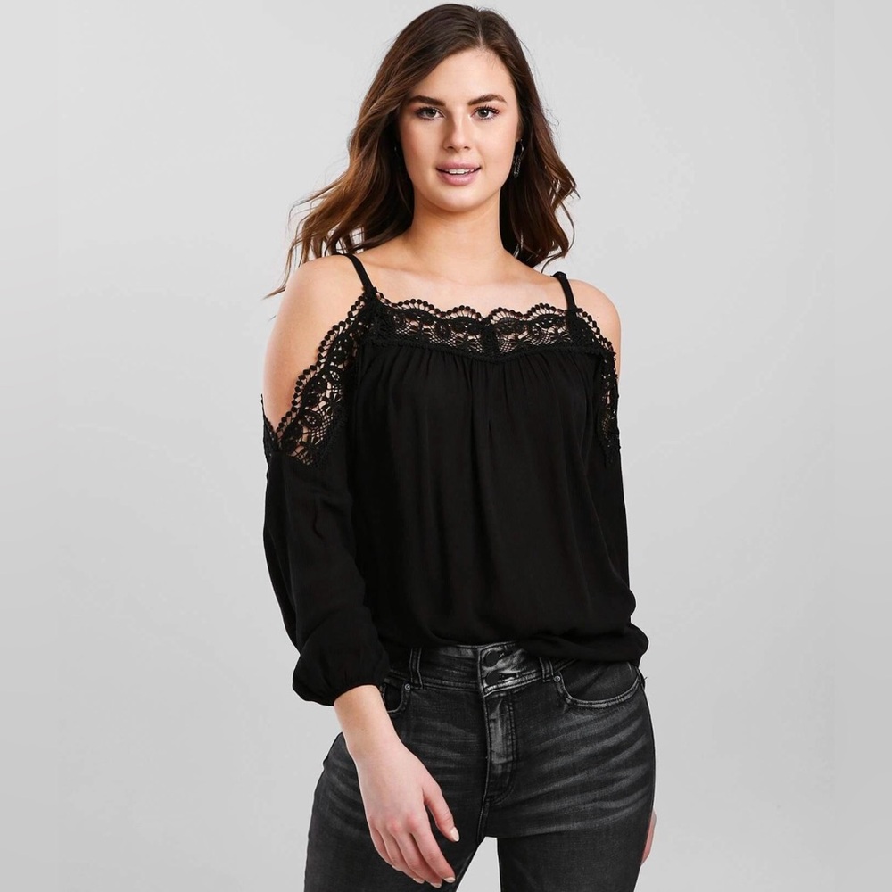 Daytrip Black Crochet Trim Cold Shoulder Shirt - Size: XS